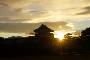 金沢城公園三の丸から見る日の出